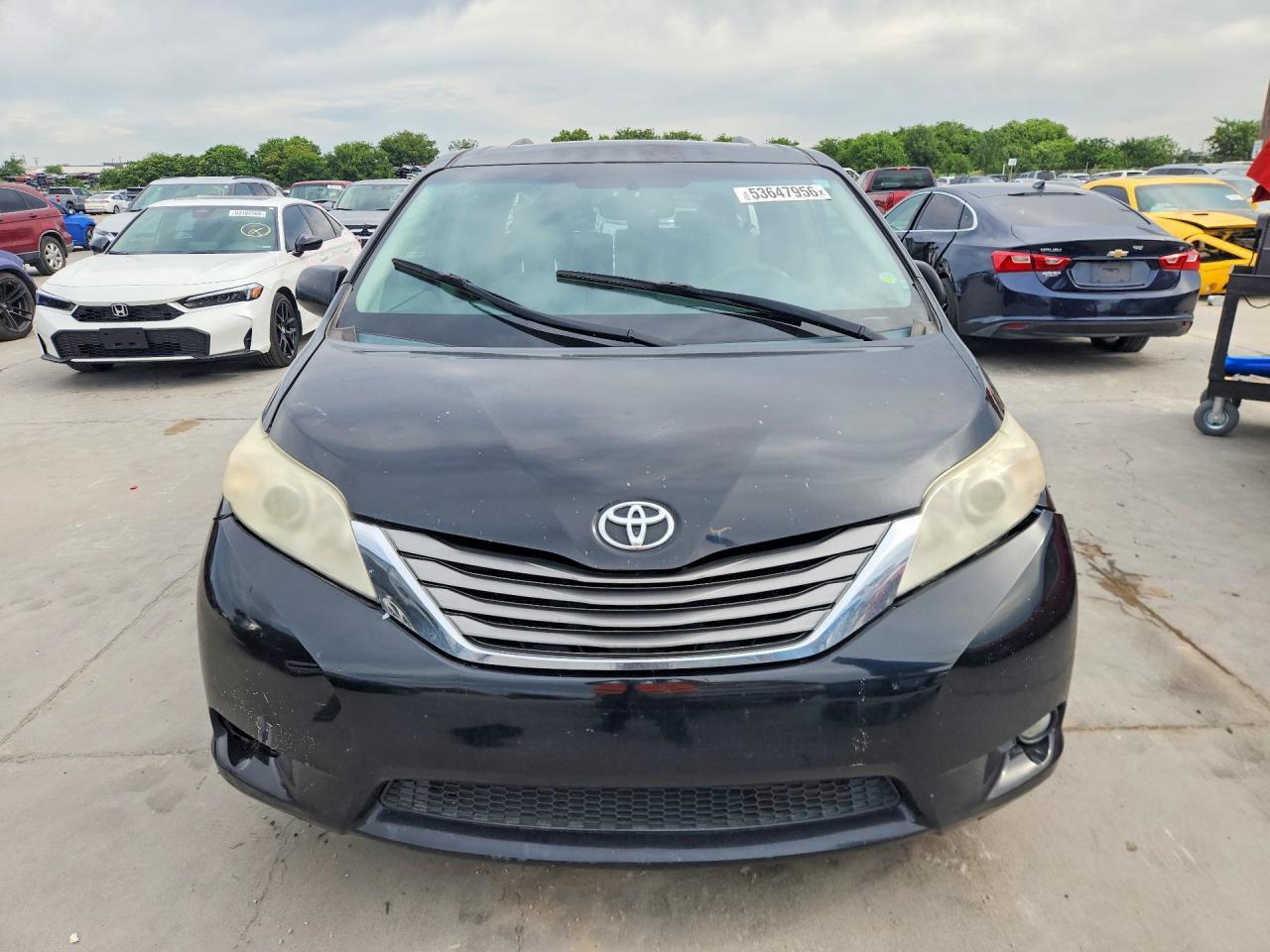 2011 Toyota Sienna Xle 8-Passenger - Image 5