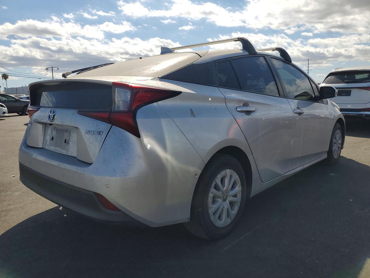 2021 Toyota Prius Le - Фото 3