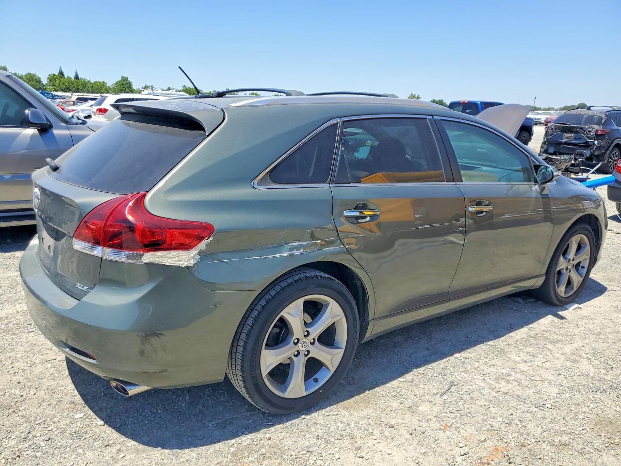 2014 Toyota Venza Xle - Image 3