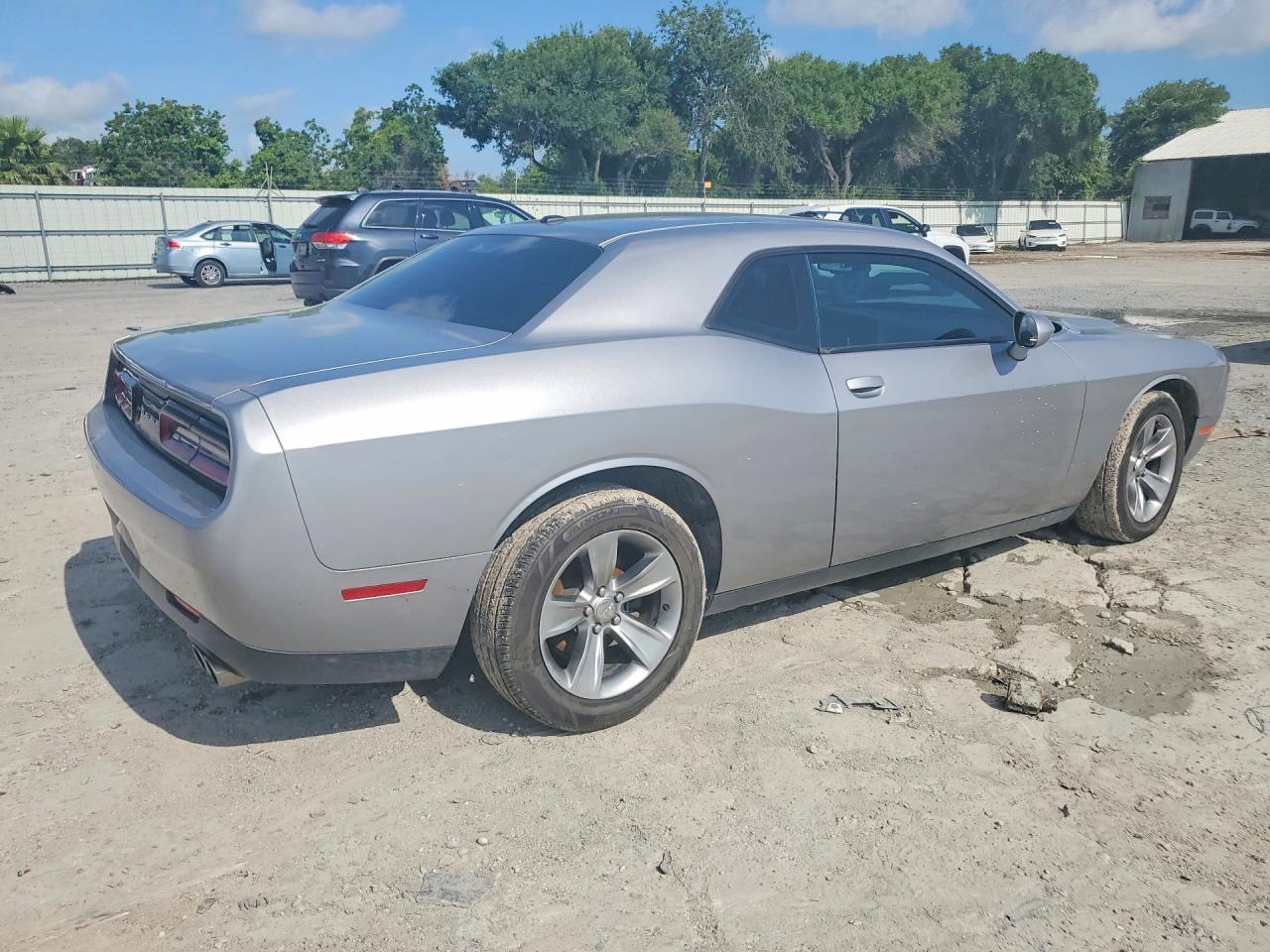 2017 Dodge Challenger Sxt - Фото 3