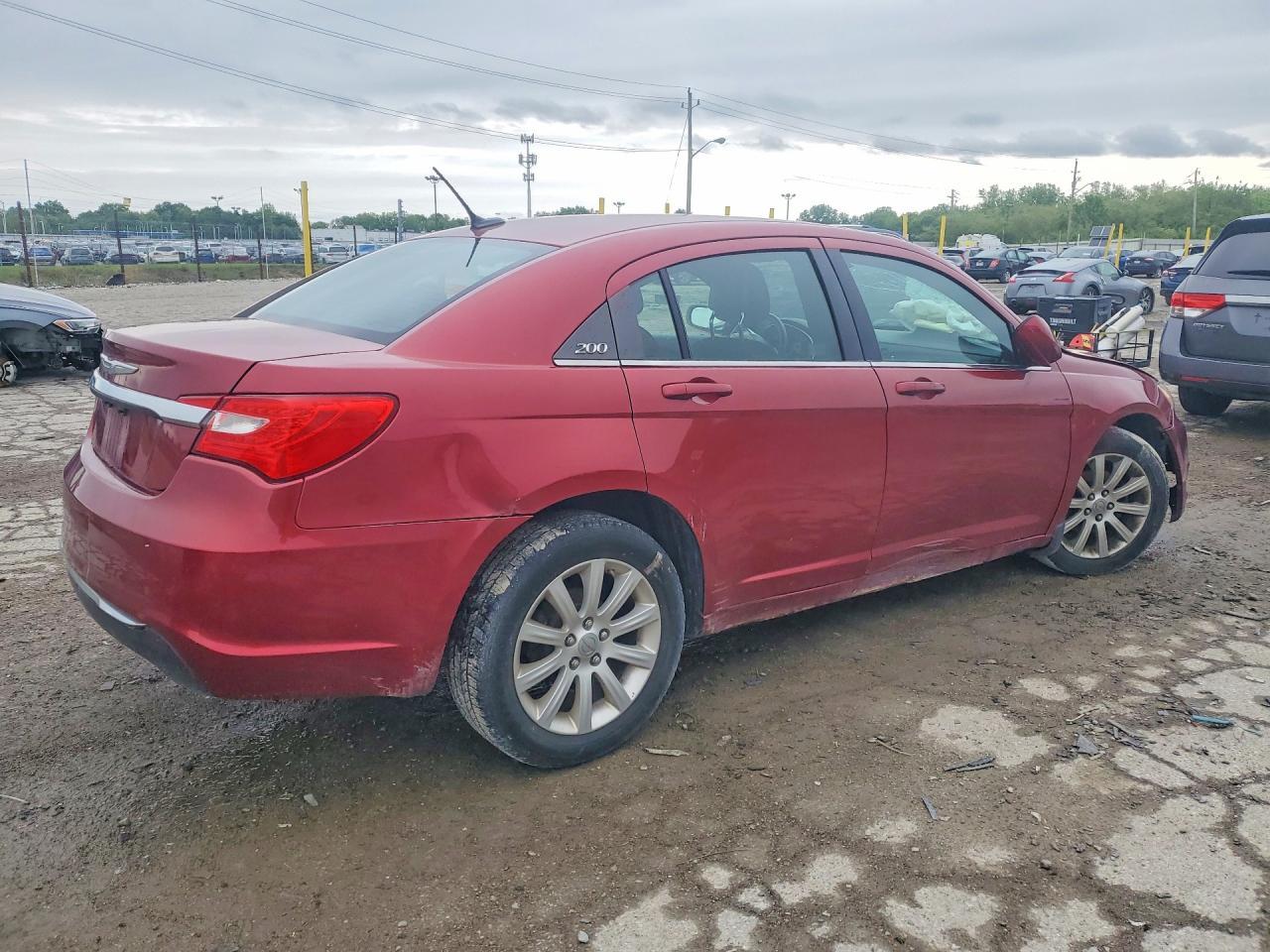 2013 Chrysler 200 Touring - Фото 3
