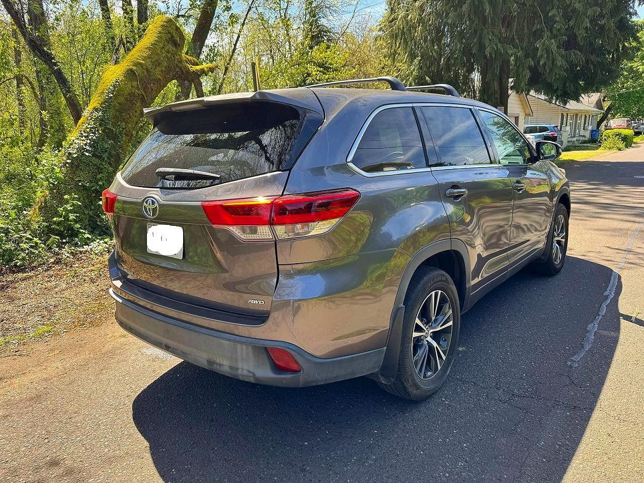 2017 Toyota Highlander Le - Фото 4