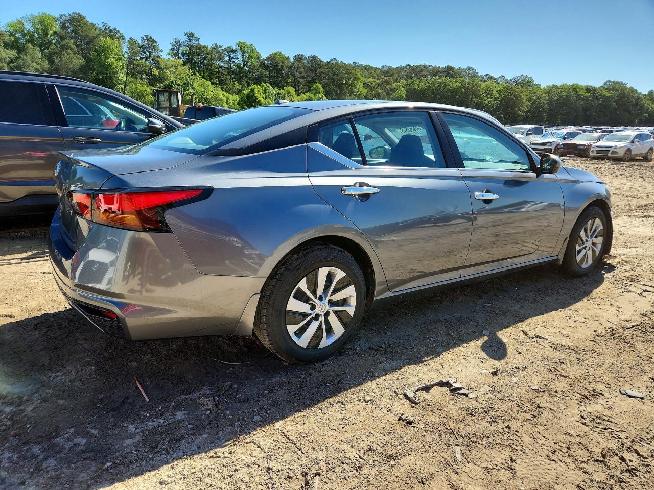 2019 Nissan Altima S - Фото 3