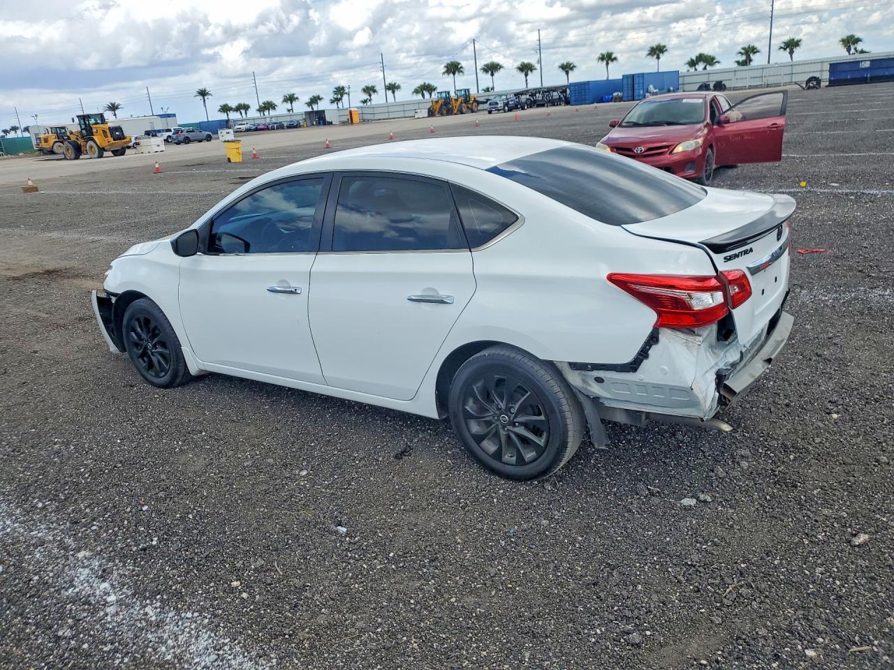 2018 Nissan Sentra S - Фото 2