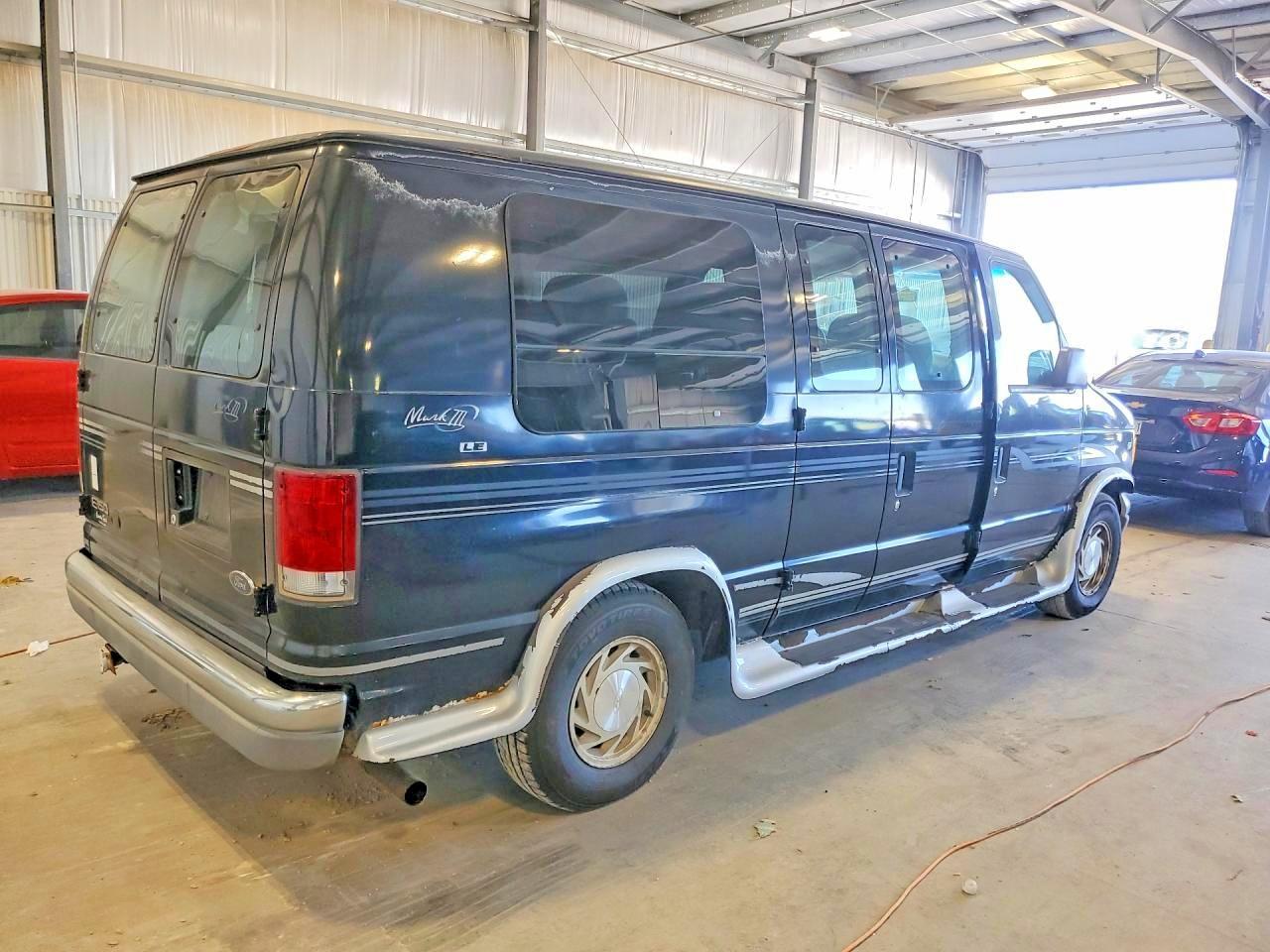 2000 Ford Econoline E150 Van - Image 3