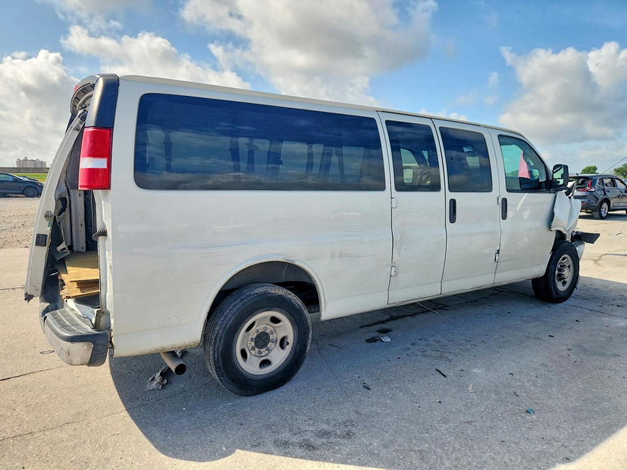 2020 Chevrolet Express Lt Ext - Фото 3
