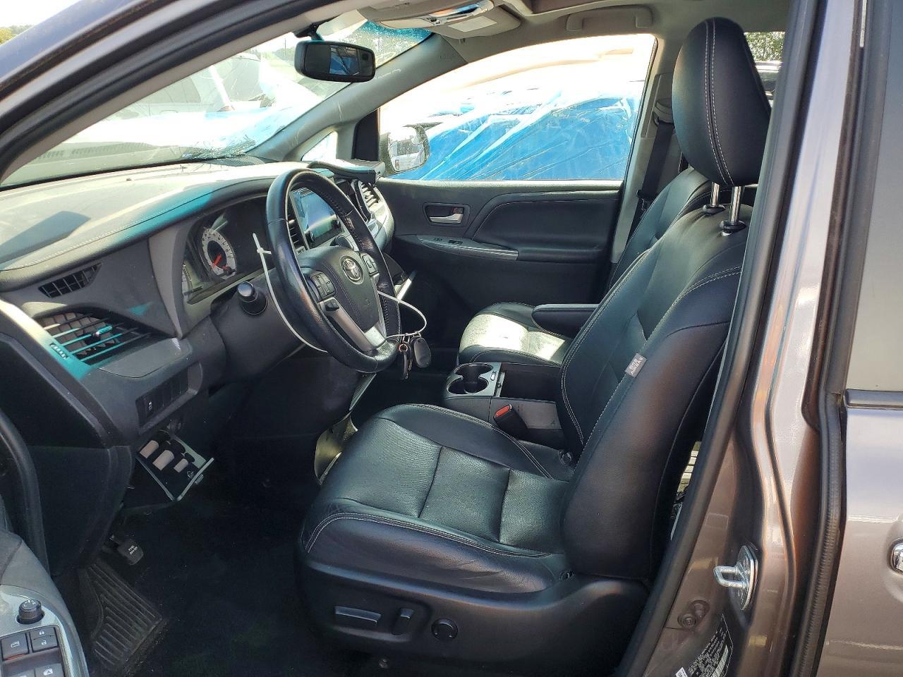 2015 Toyota Sienna Sport - Фото 7