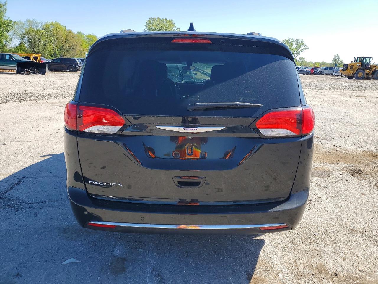 2018 Chrysler Pacifica Touring L - Image 6
