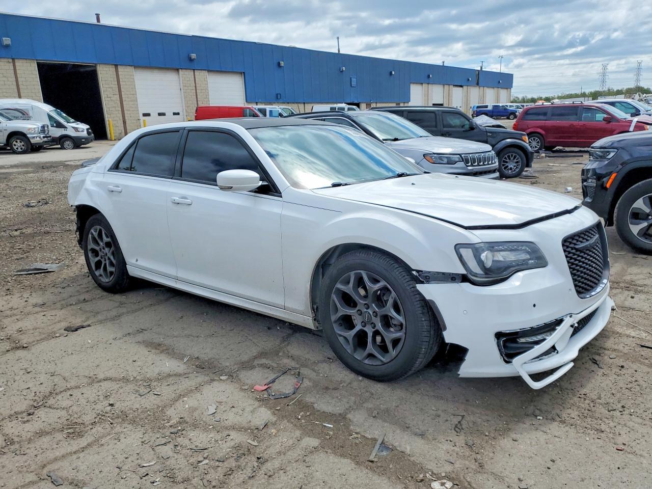 2017 Chrysler 300 S - Фото 4
