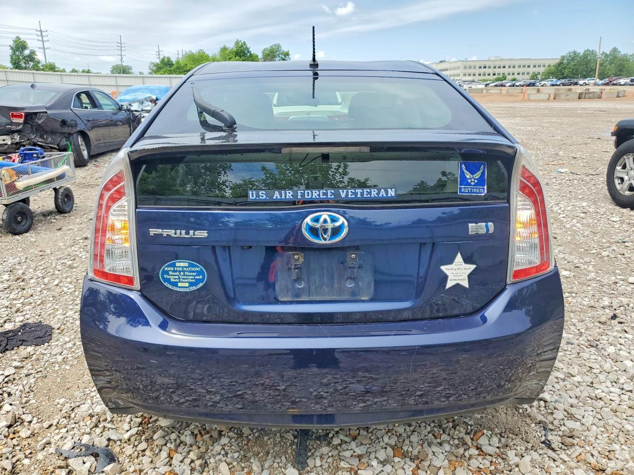 2015 Toyota Prius Two - Фото 6