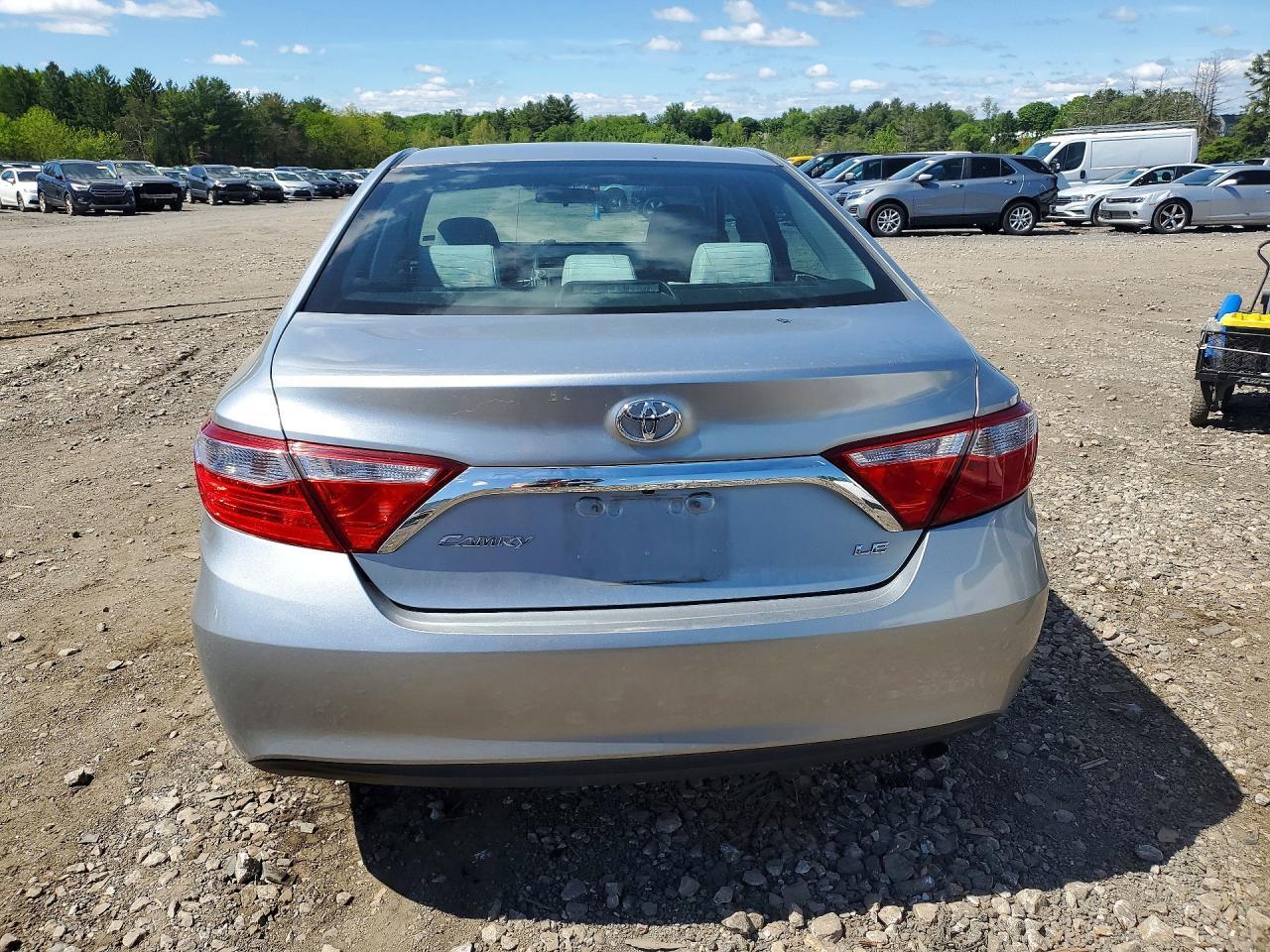2016 Toyota Camry Le - Фото 6