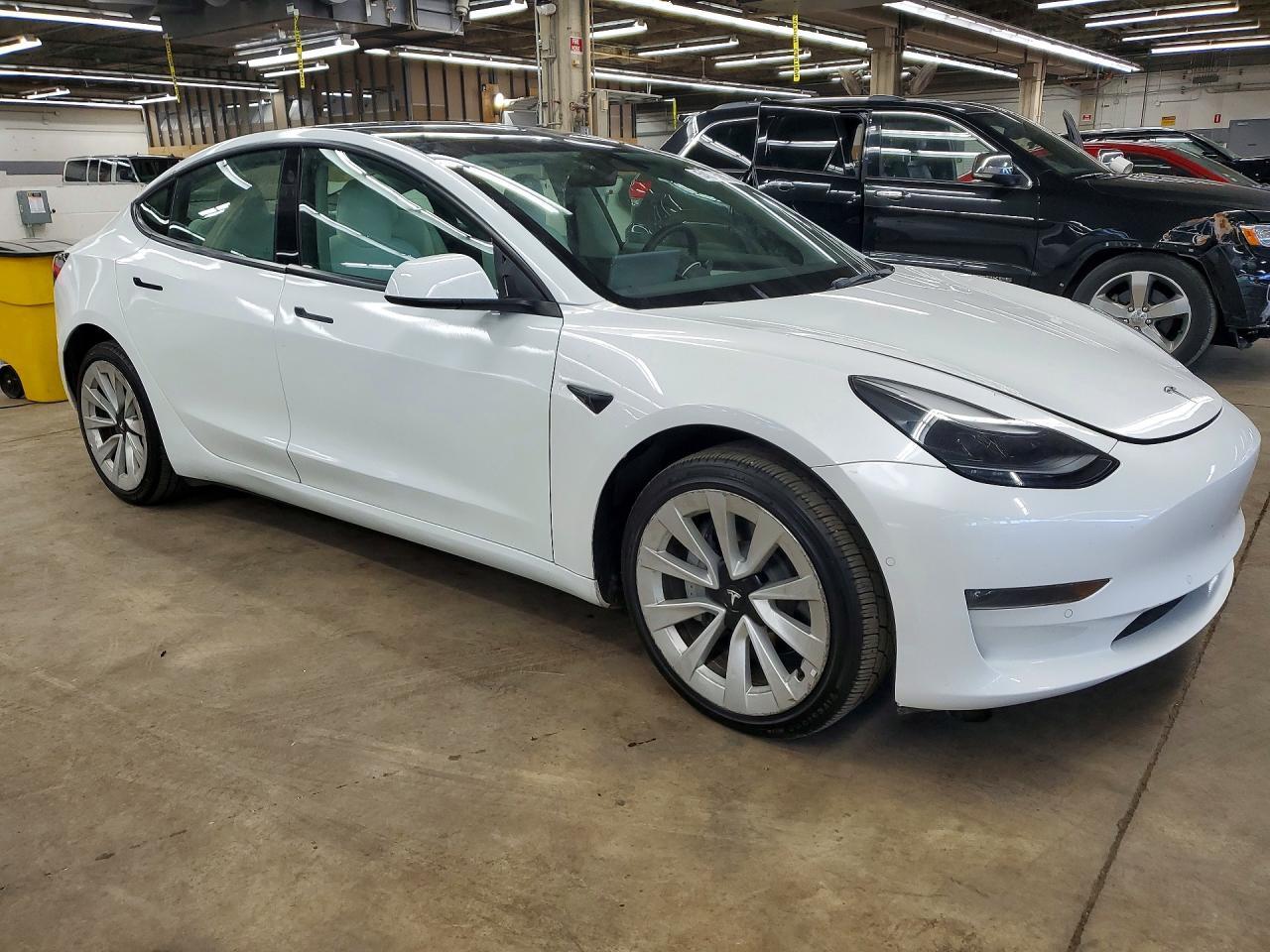 2022 Tesla 3 - Image 4