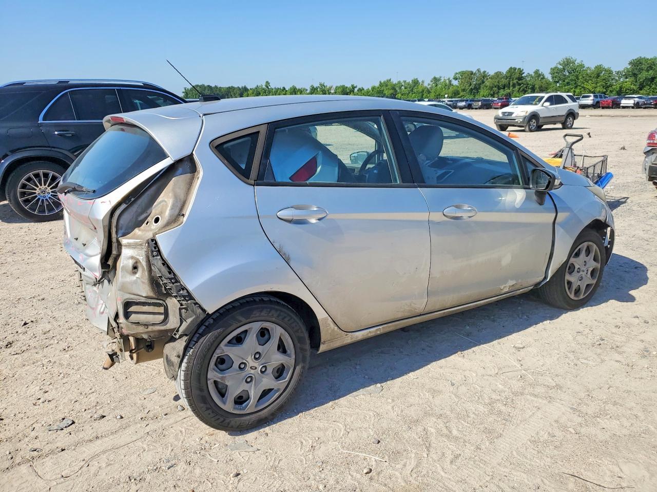 2013 Ford Fiesta Se - Фото 3