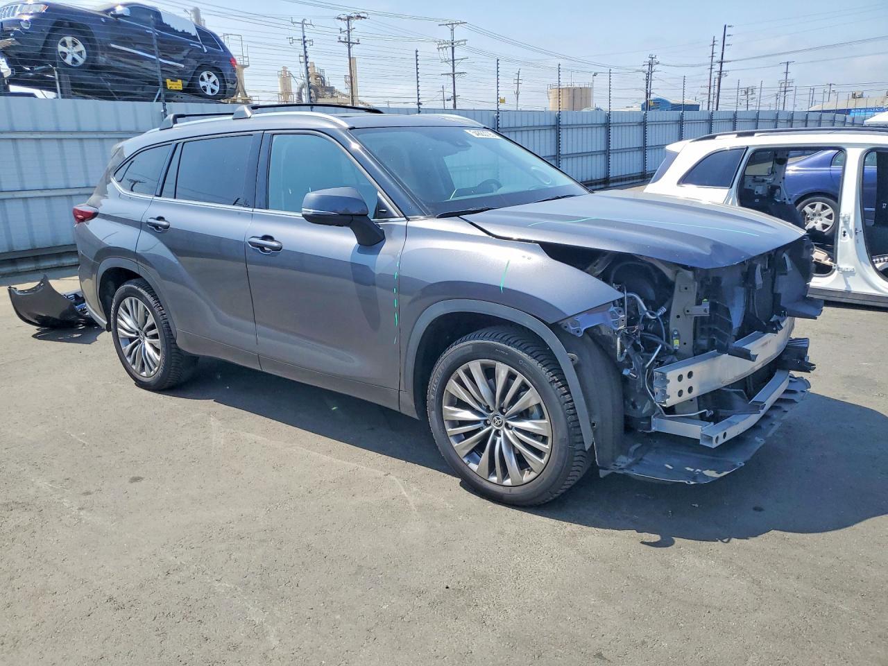2021 Toyota Highlander Platinum - Image 4