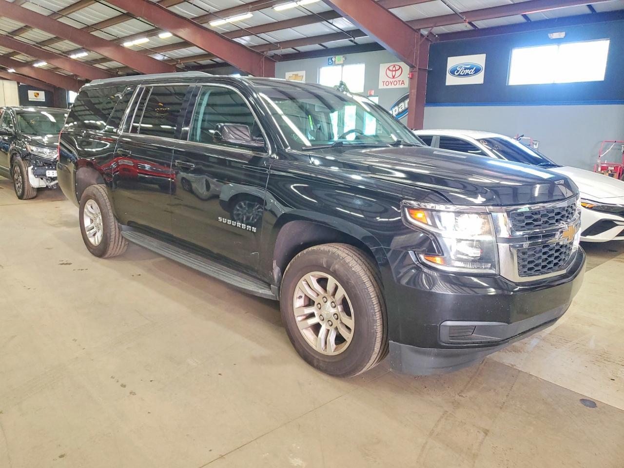 2019 Chevrolet Suburban K1500 Lt - Image 4