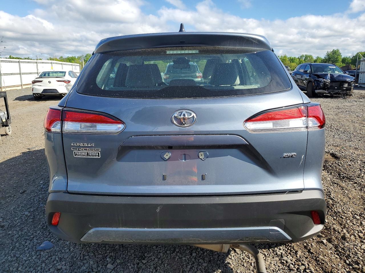 2023 Toyota Corolla Cross L - Image 6