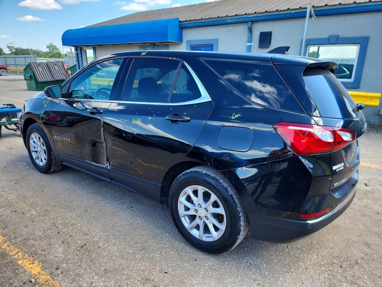 2020 Chevrolet Equinox Lt - Image 2