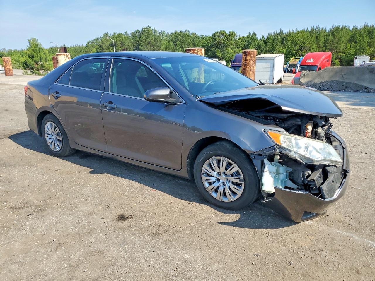 2014 Toyota Camry L - Image 4