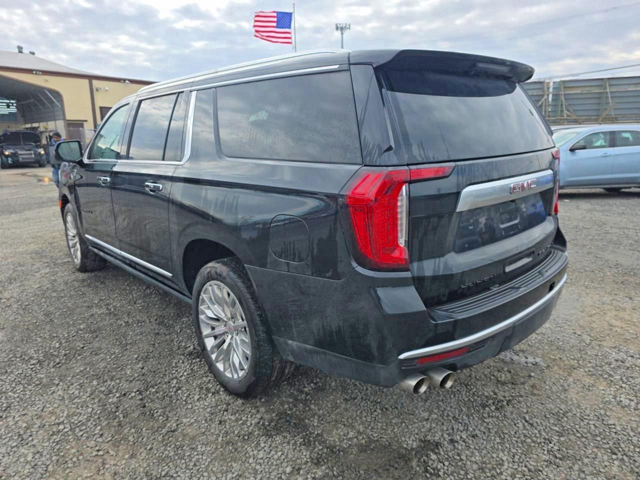 2024 GMC Yukon Xl Denali - Image 2