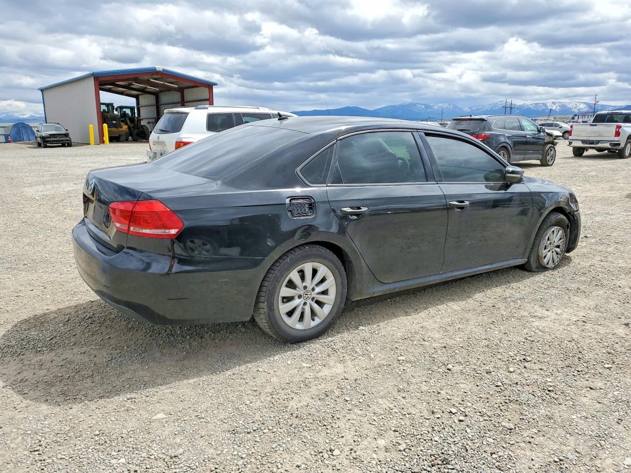 2013 Volkswagen Passat S - Image 3