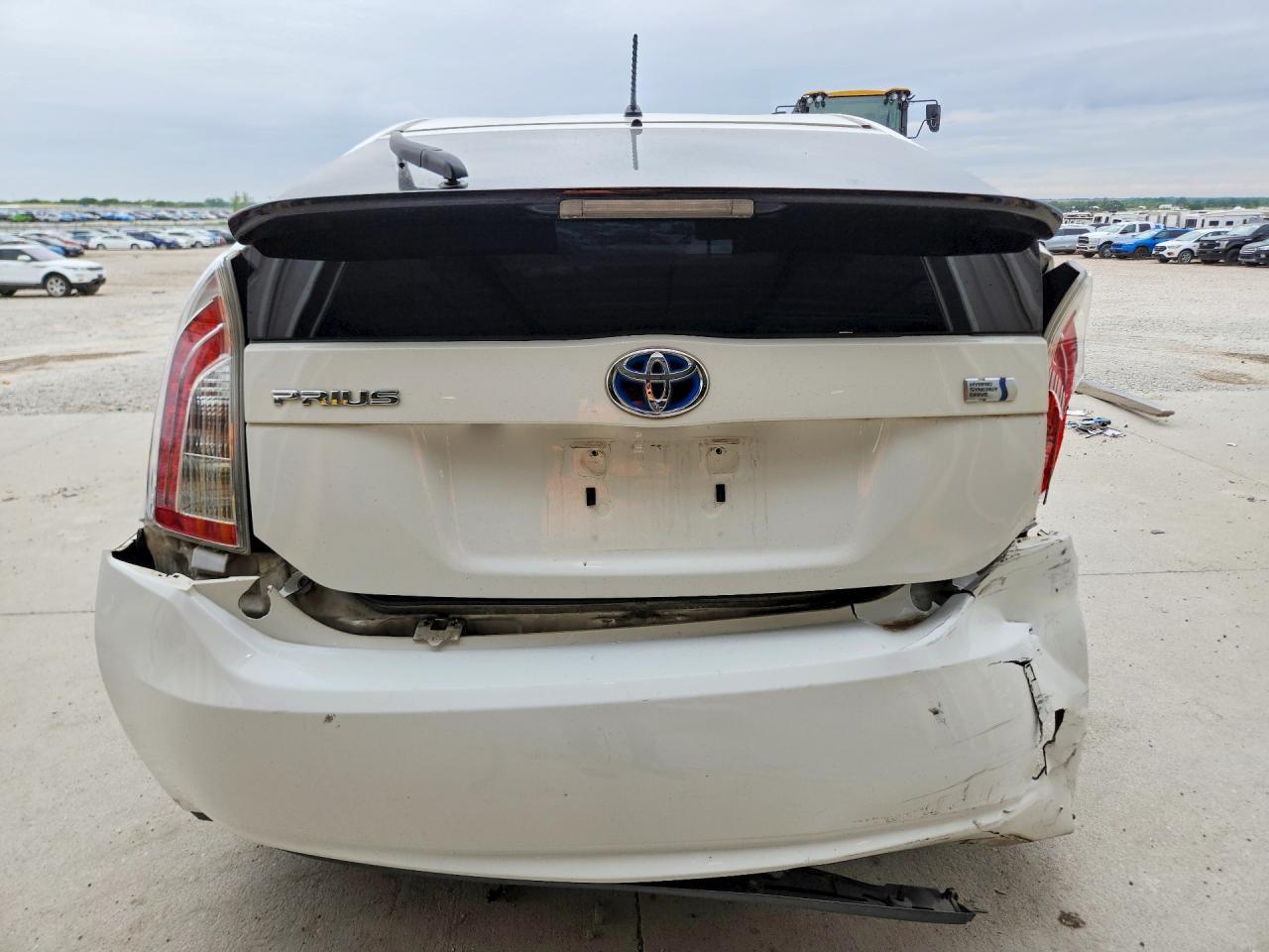 2014 Toyota Prius Two - Фото 6