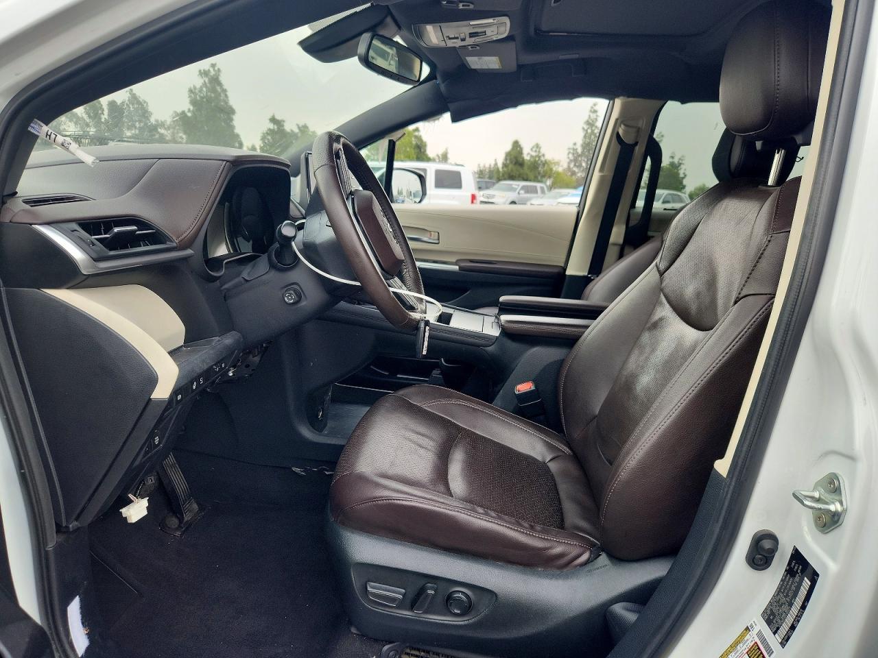 2023 Toyota Sienna Platinum 7-Passenger - Фото 7