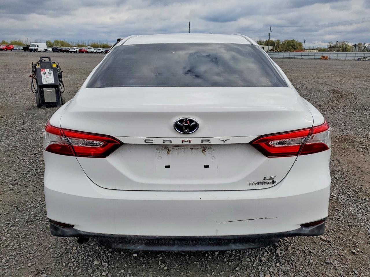 2018 Toyota Camry Le Hybrid 4Dr - Фото 6