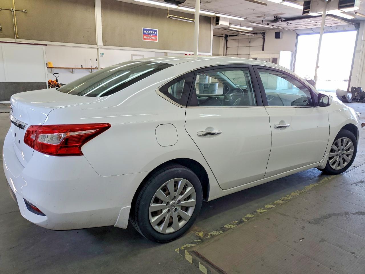 2016 Nissan Sentra S - Фото 3