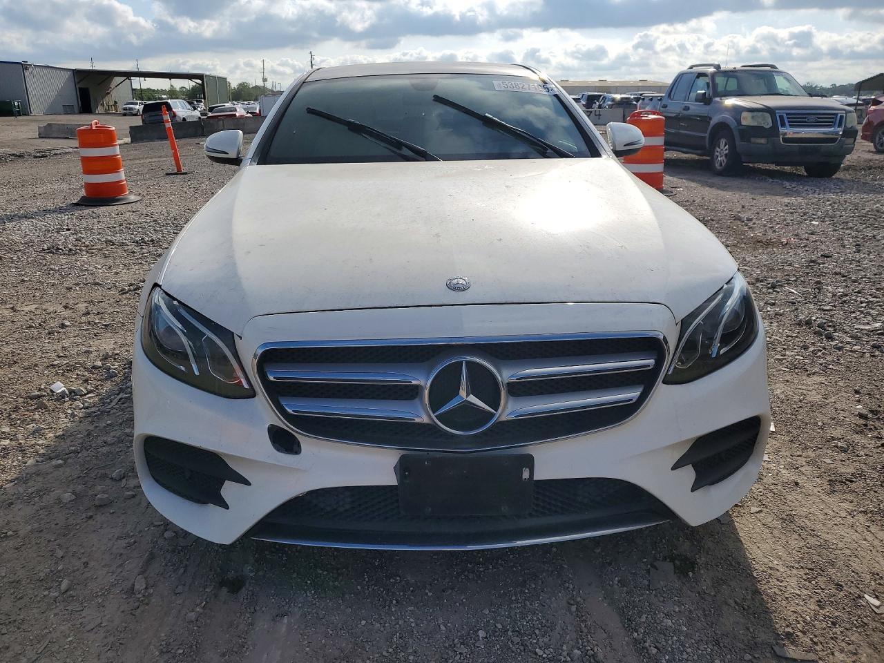 2017 Mercedes-Benz E 300 4Matic - Фото 5