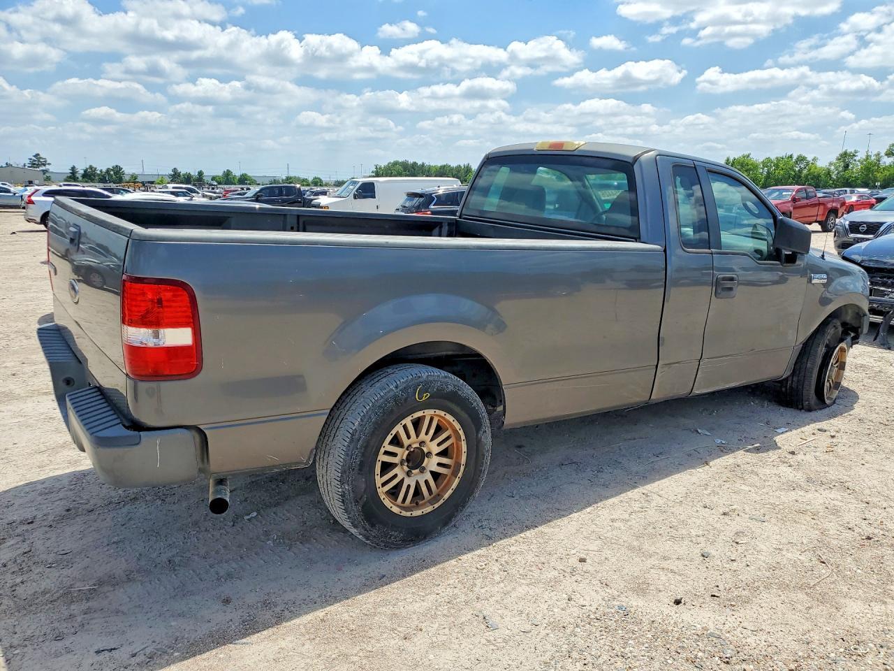2005 Ford F150 - Image 3