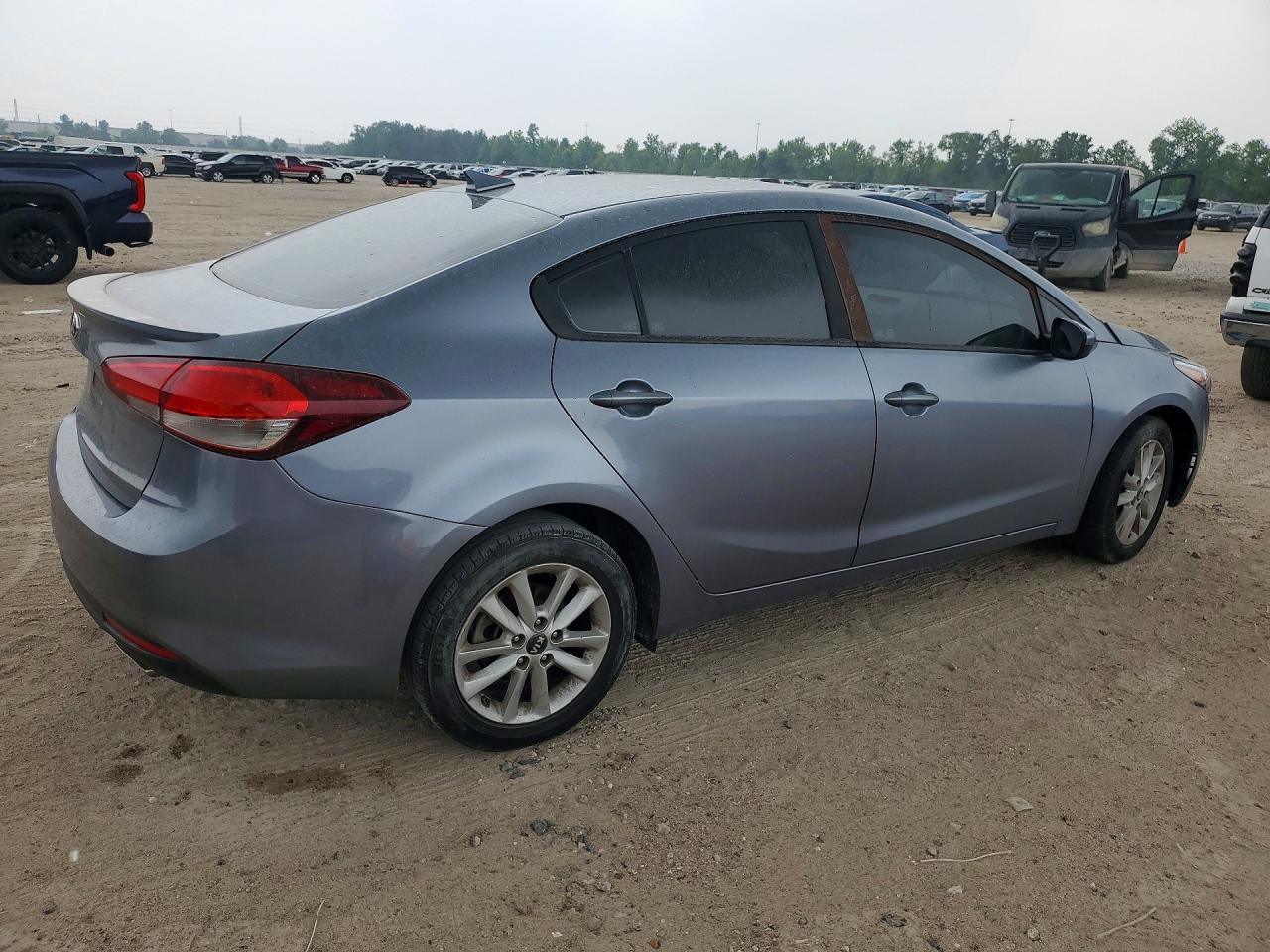 2017 Kia Forte S - Фото 3