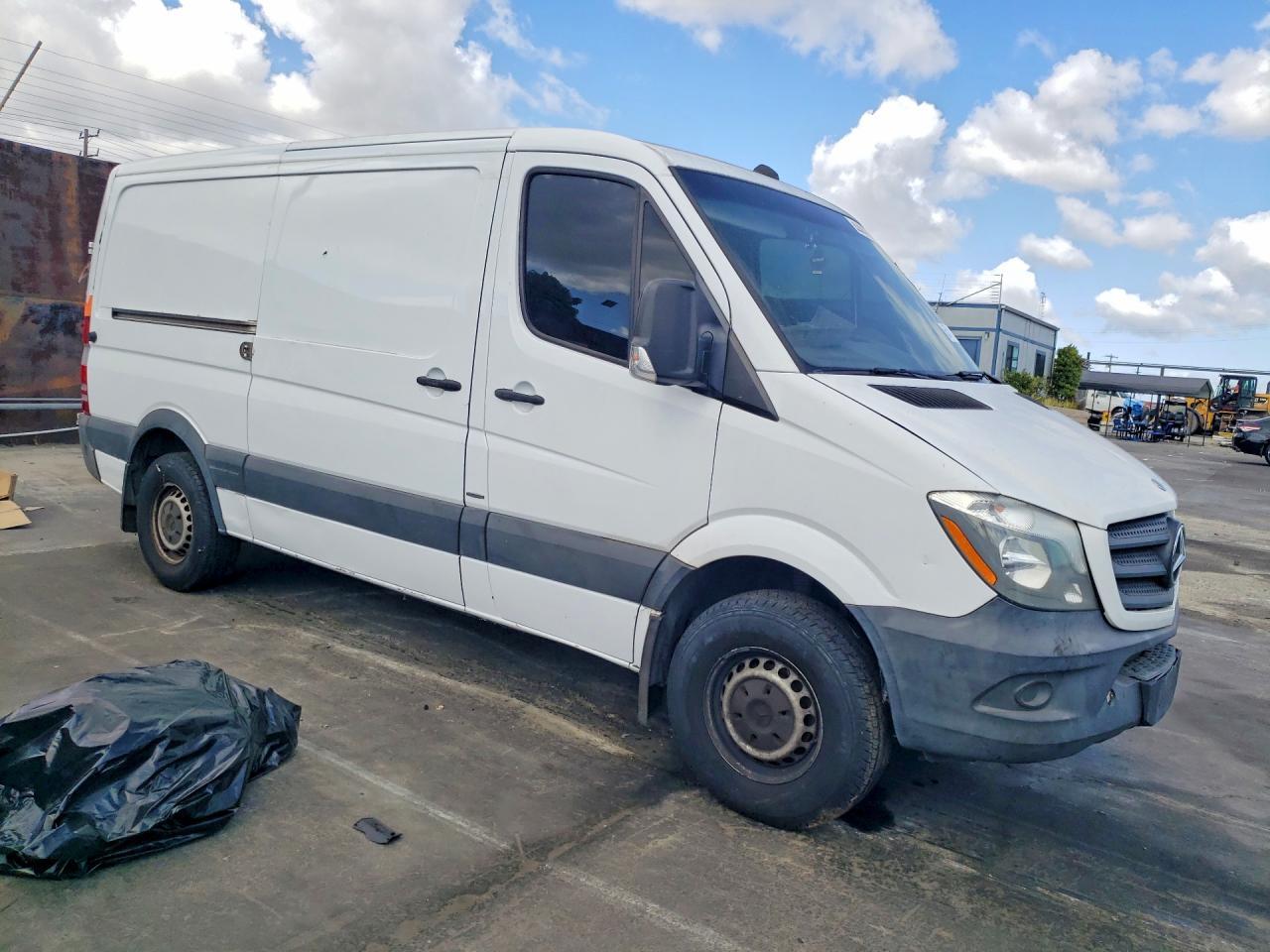 2015 Mercedes-Benz Sprinter 2500 - Image 4