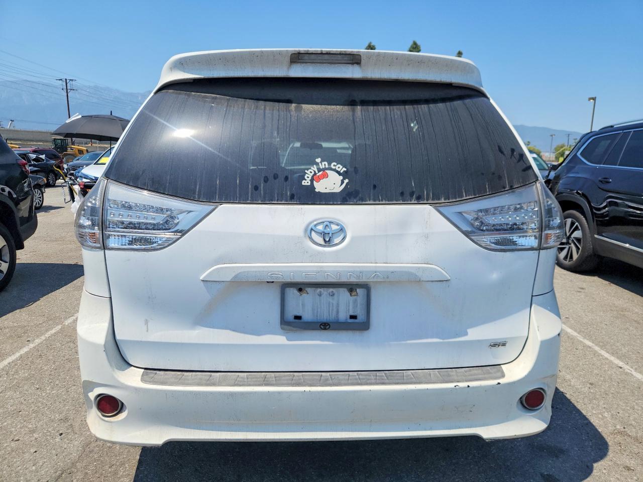 2011 Toyota Sienna Sport - Image 6