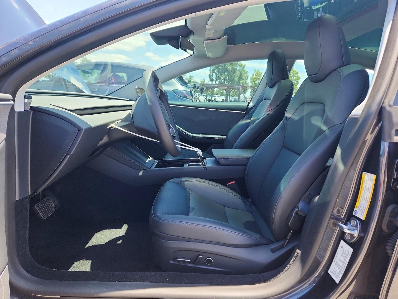 2025 Tesla Model 3 - Фото 7