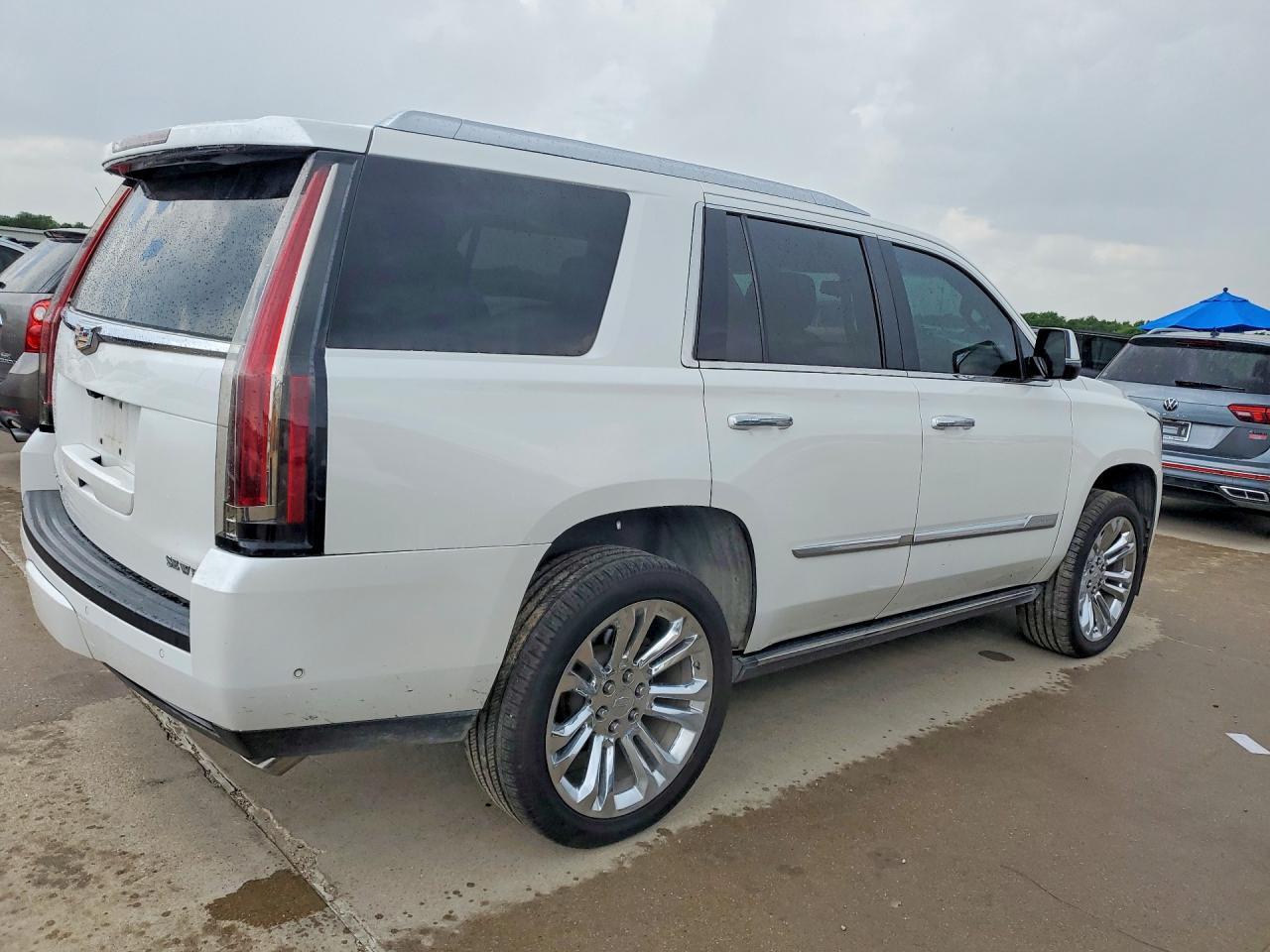 2018 Cadillac Escalade Premium Luxury - Image 3