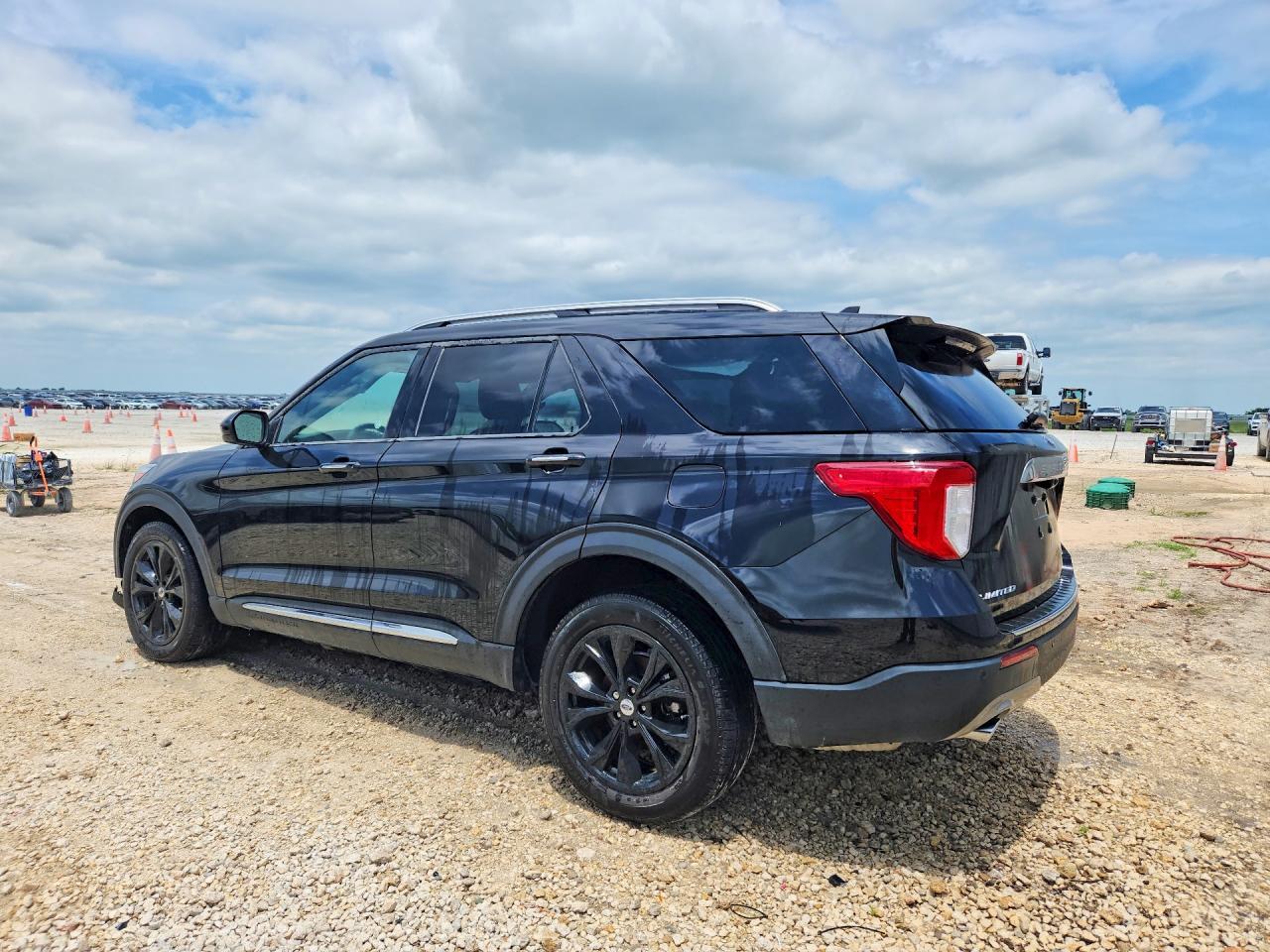 2023 Ford Explorer Limited - Image 2