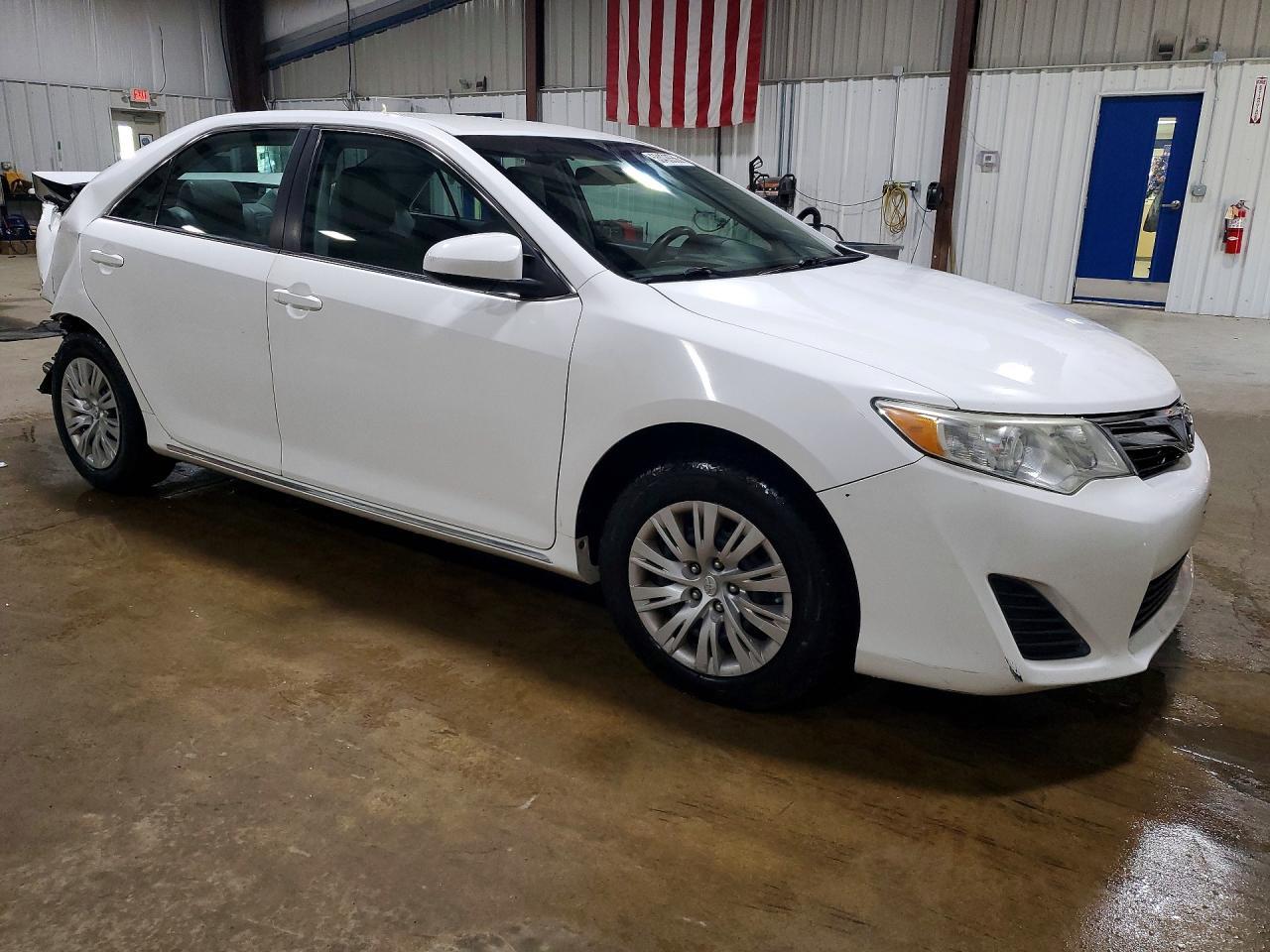 2014 Toyota Camry Le - Фото 4