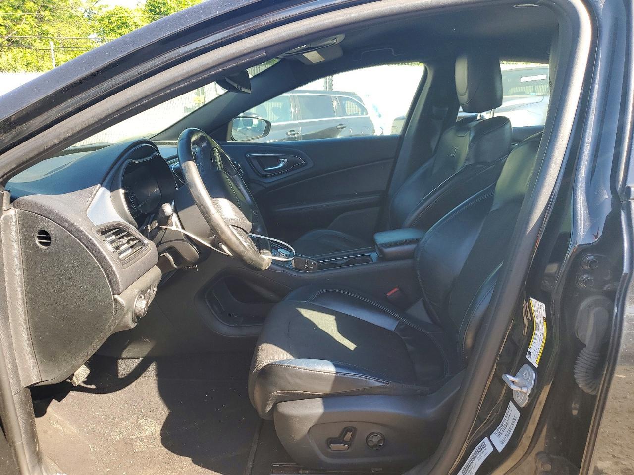 2015 Chrysler 200 S - Image 7