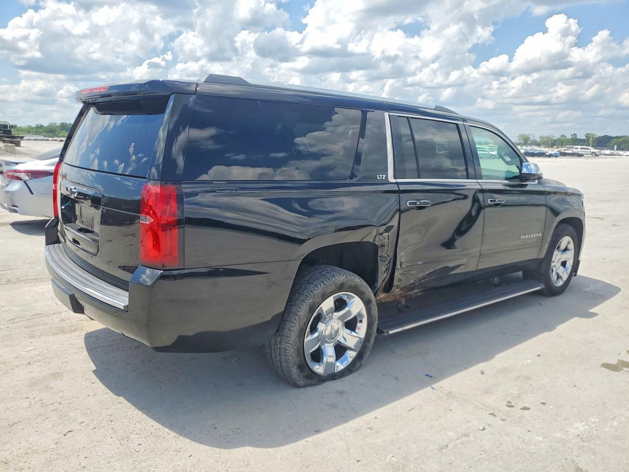 2015 Chevrolet Suburban K1500 Ltz - Image 3