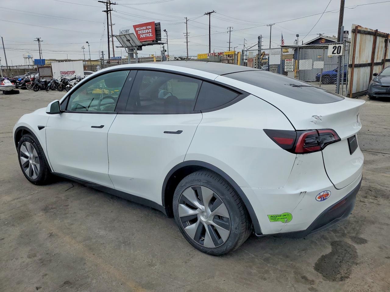 2023 Tesla Model Y - Фото 2