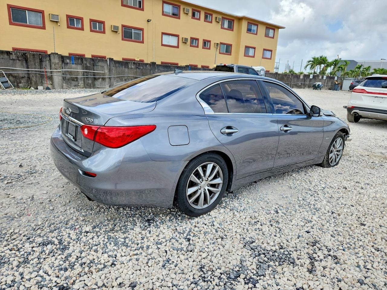 2017 Infiniti Q50 3.0T Premium - Image 3