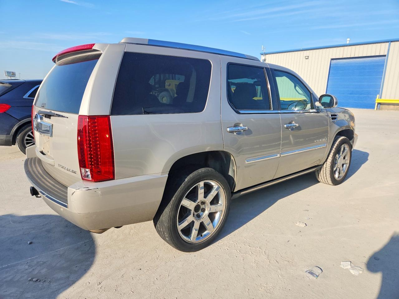 2009 Cadillac Escalade Luxury - Фото 3