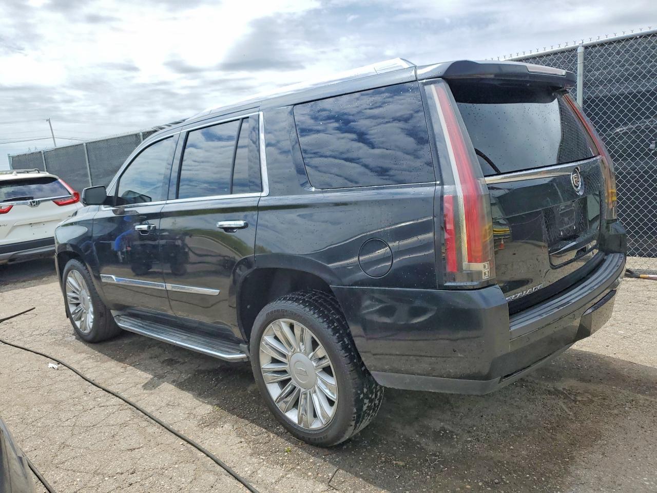 2015 Cadillac Escalade Luxury - Фото 2