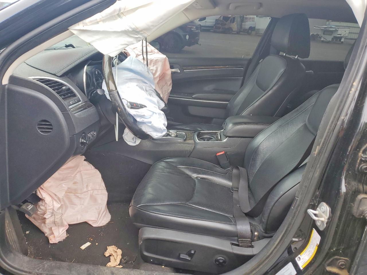 2016 Chrysler 300C - Image 7
