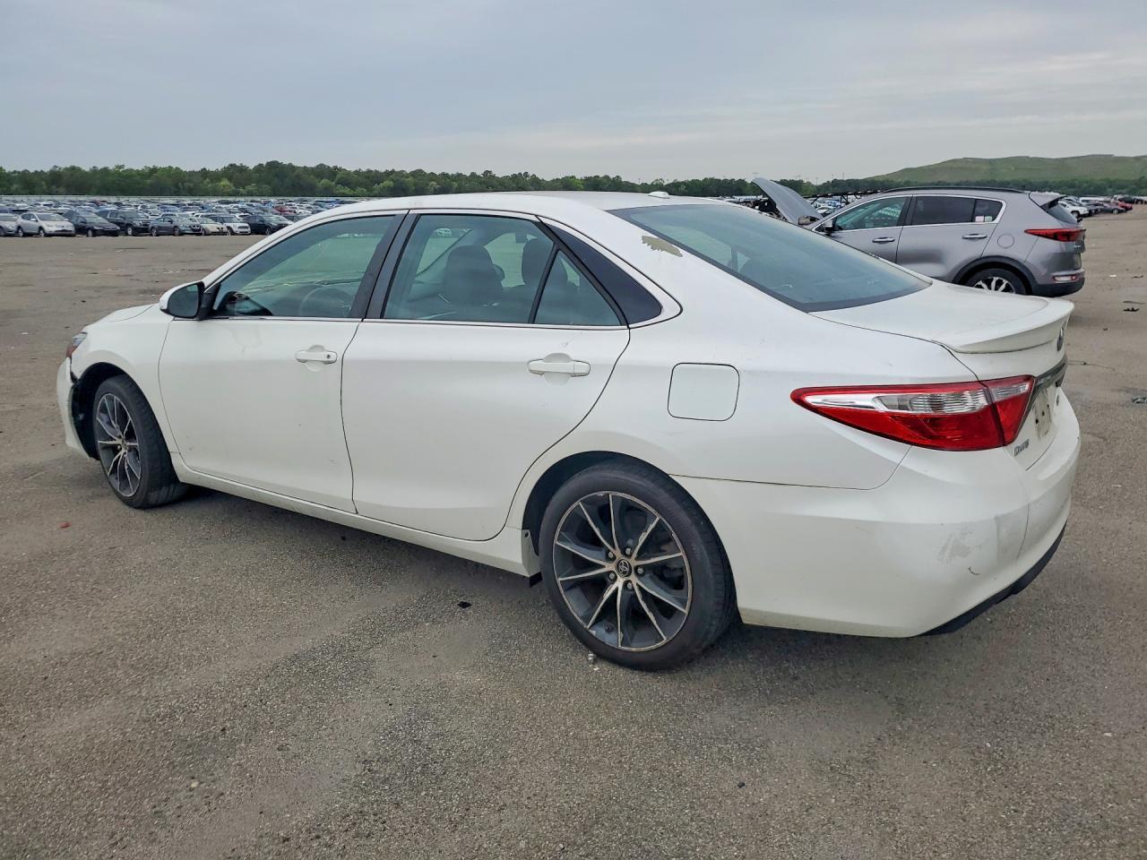 2015 Toyota Camry Xse - Image 2