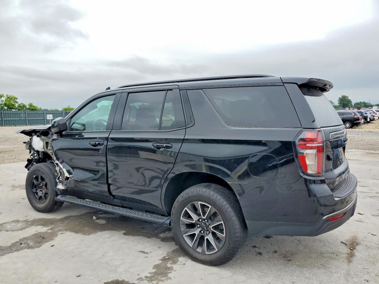 2021 Chevrolet Tahoe K1500 Z71 - Фото 2