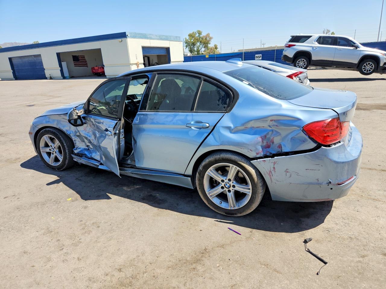 2015 BMW 320 I - Фото 2