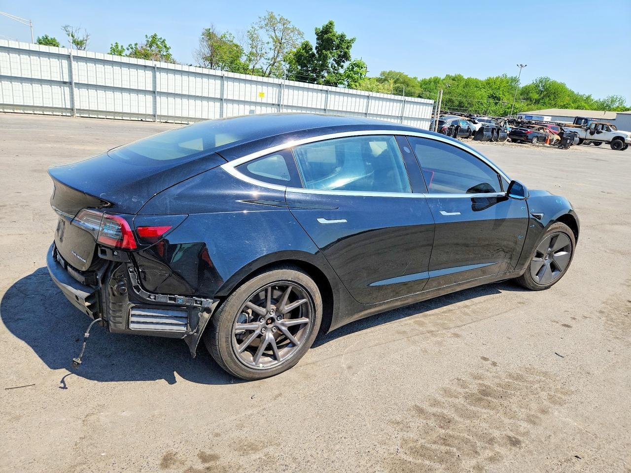 2018 Tesla Model 3 - Image 3