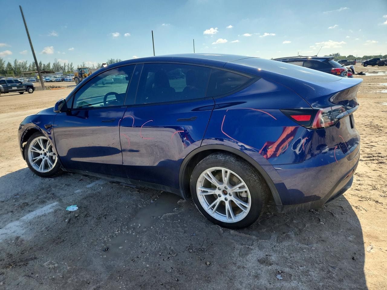 2023 Tesla Model Y - Фото 2