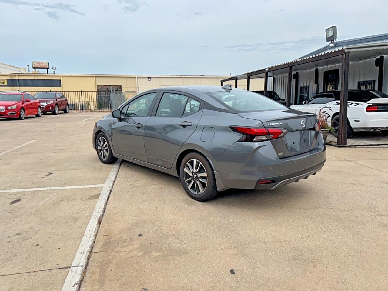 2020 Nissan Versa Sv - Image 3